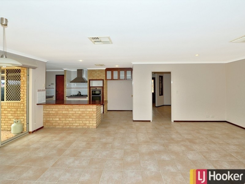 11 Lambourne Place, Halls Head WA 6210