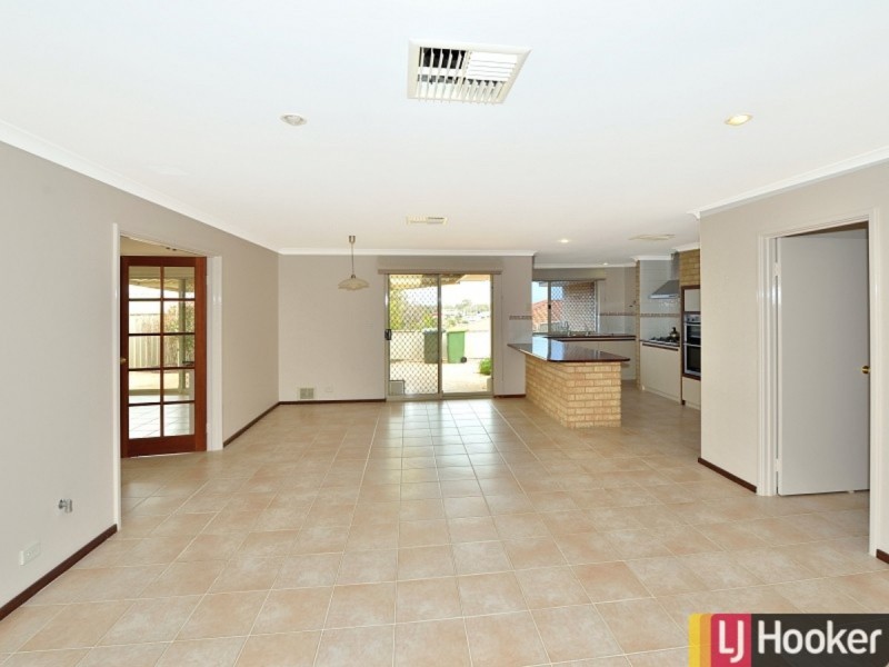 11 Lambourne Place, Halls Head WA 6210