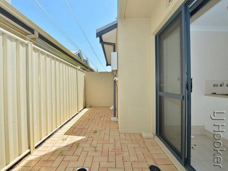 2/18 Davey Street, Mandurah WA 6210