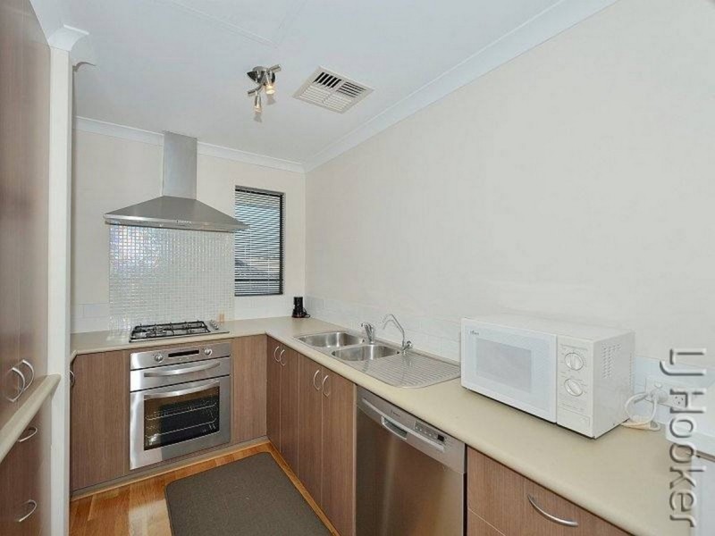 2/18 Davey Street, Mandurah WA 6210