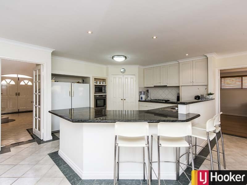 21 Eunamara Retreat, Halls Head WA 6210