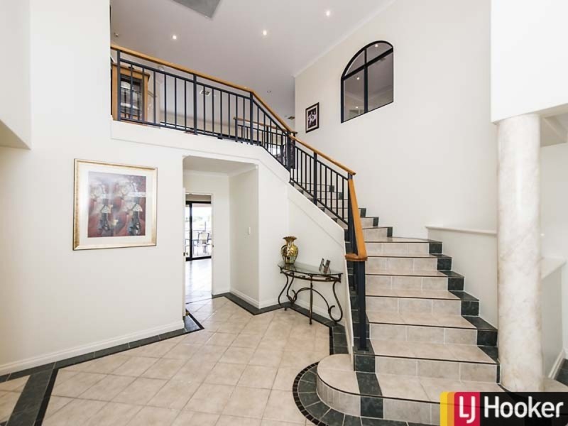 21 Eunamara Retreat, Halls Head WA 6210