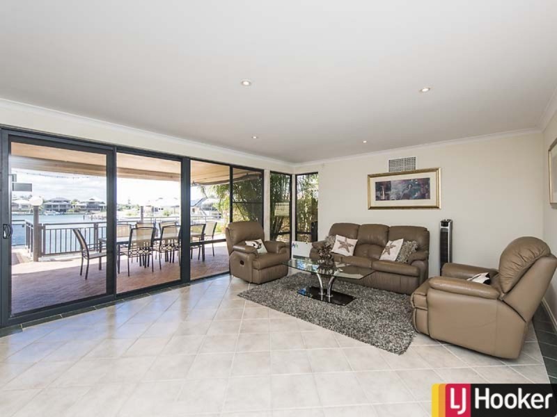 21 Eunamara Retreat, Halls Head WA 6210