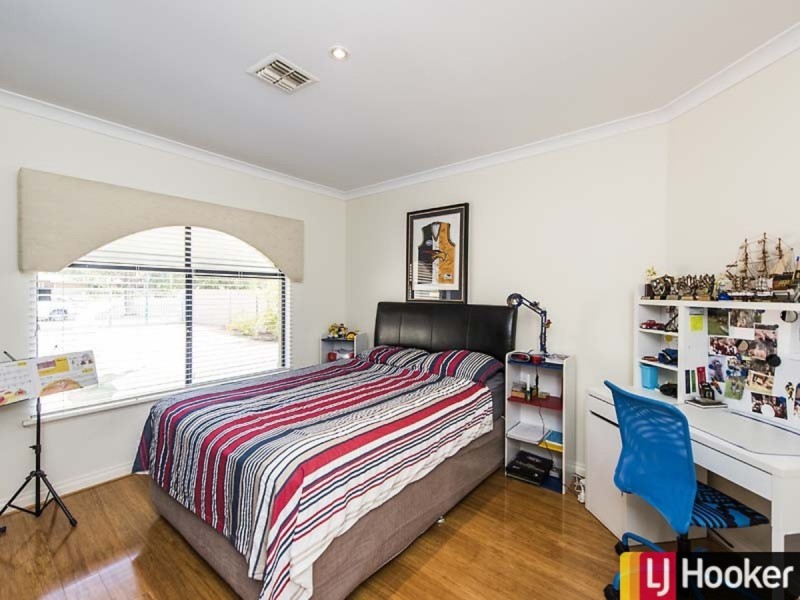 21 Eunamara Retreat, Halls Head WA 6210