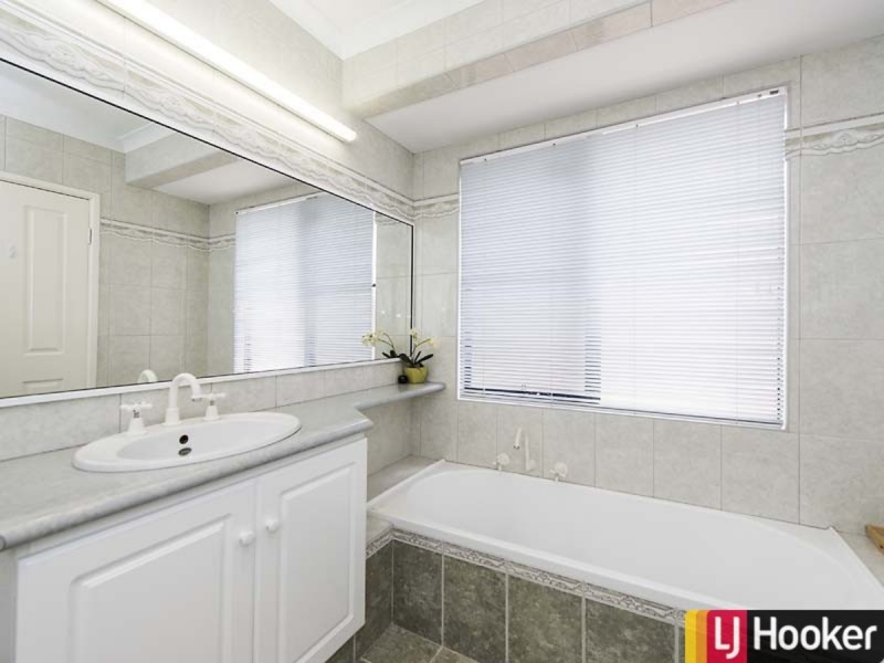 21 Eunamara Retreat, Halls Head WA 6210