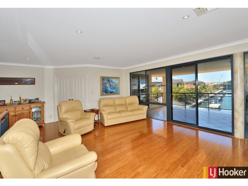 21 Eunamara Retreat, Halls Head WA 6210