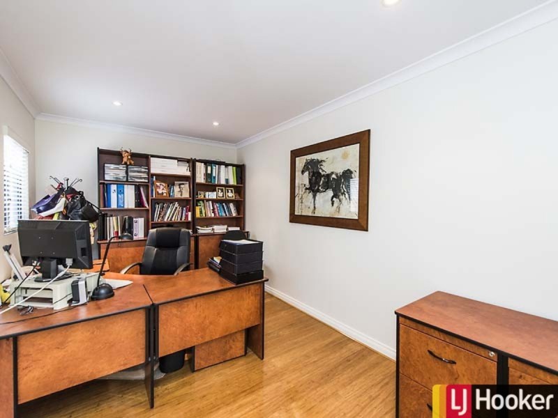 21 Eunamara Retreat, Halls Head WA 6210