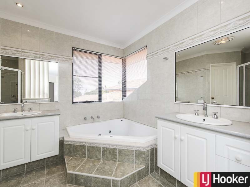 21 Eunamara Retreat, Halls Head WA 6210