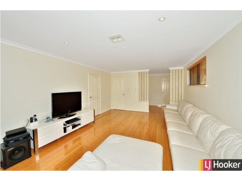 21 Eunamara Retreat, Halls Head WA 6210