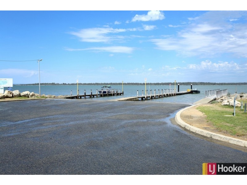 4 Dardanup Parkway, Dawesville WA 6211