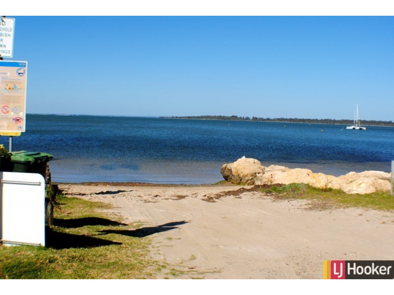 4 Dardanup Parkway, Dawesville WA 6211