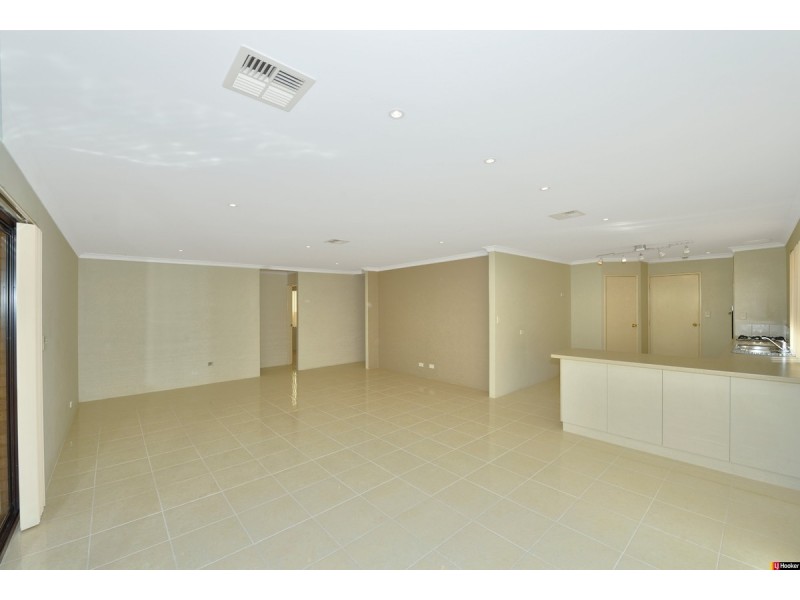 6 Lismore Ridge, Lakelands WA 6180