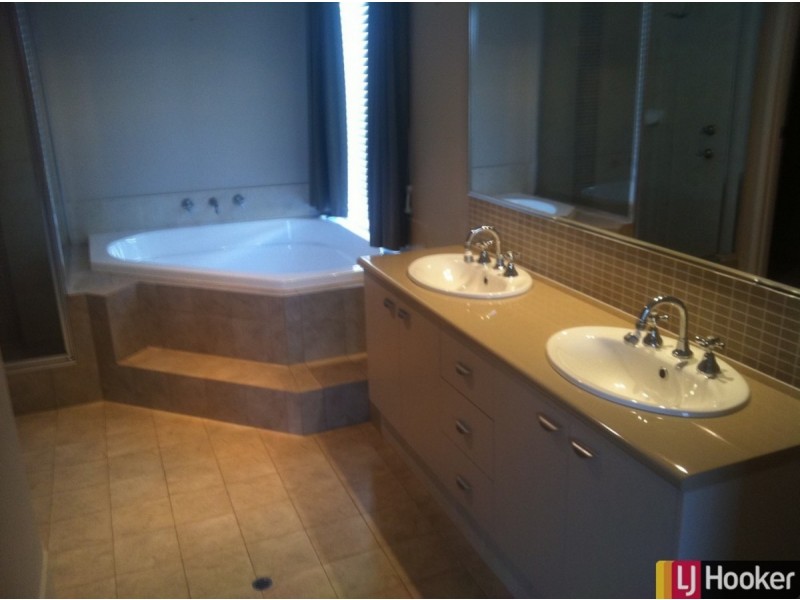 2 Emerald Pass, Meadow Springs WA 6210