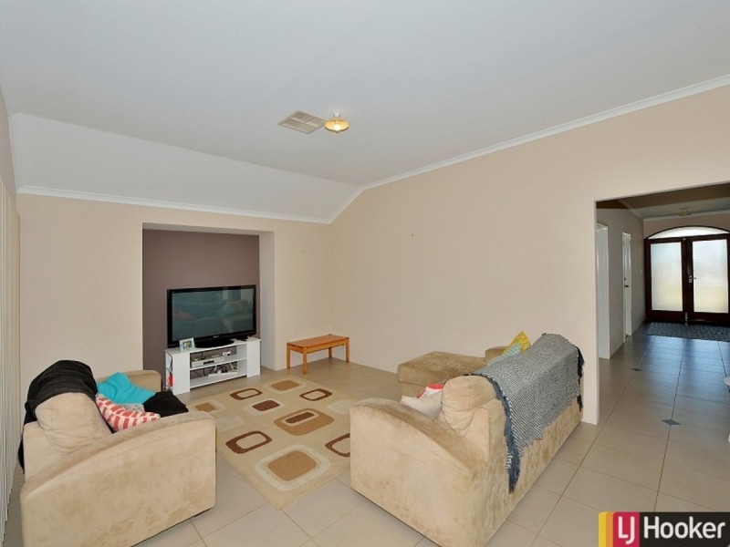 11 Breynia Link, Halls Head WA 6210