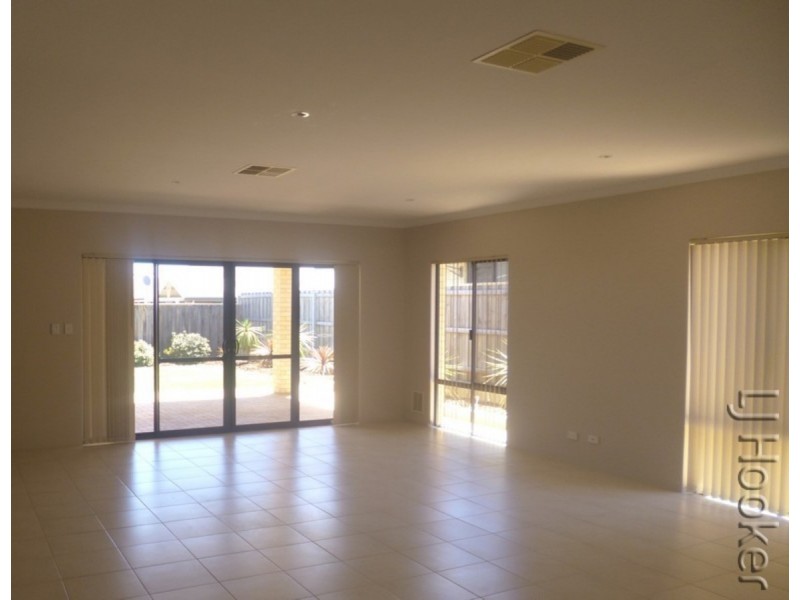 28 Marsdenia Road, Halls Head WA 6210