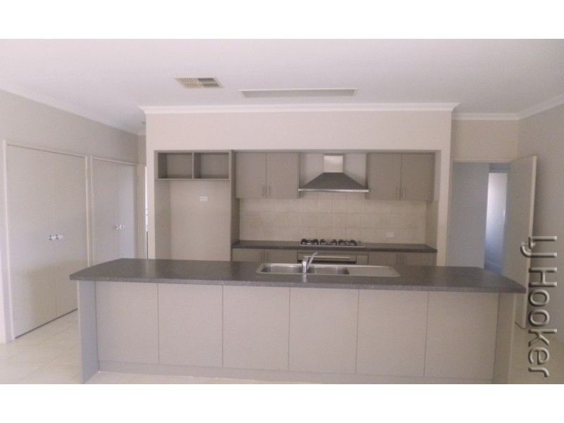 28 Marsdenia Road, Halls Head WA 6210