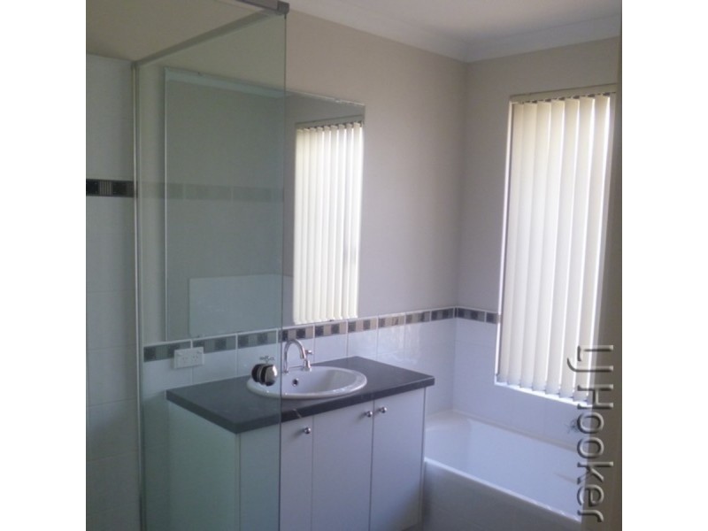 28 Marsdenia Road, Halls Head WA 6210