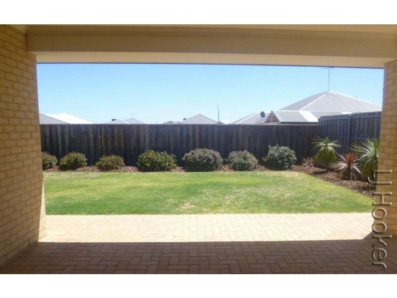 28 Marsdenia Road, Halls Head WA 6210