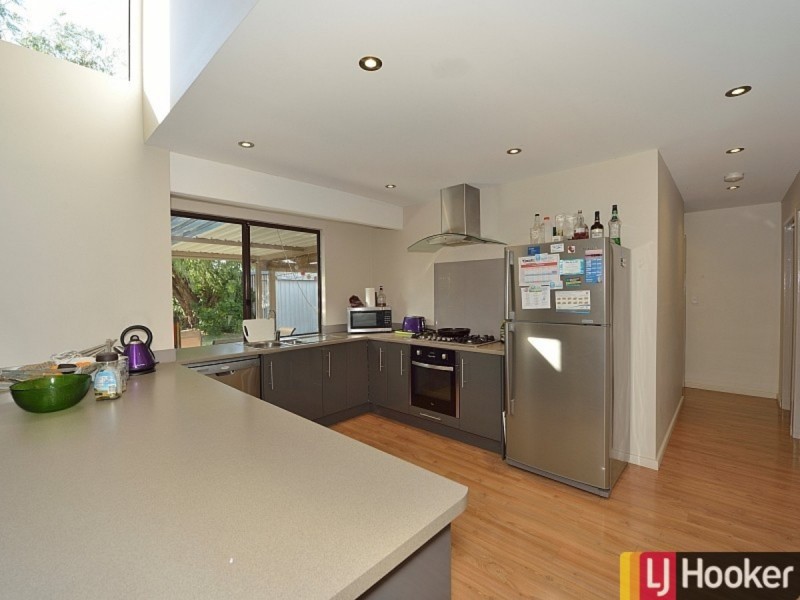 18 Mahogany Drive, Halls Head WA 6210