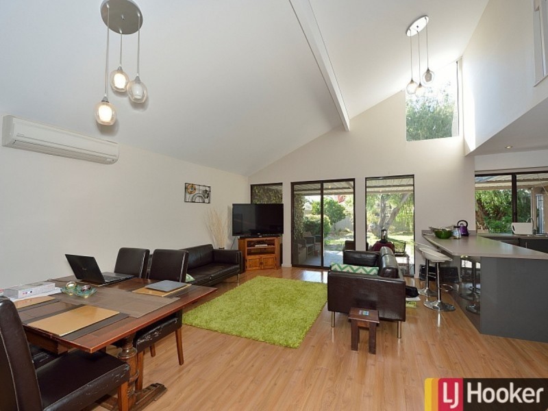 18 Mahogany Drive, Halls Head WA 6210