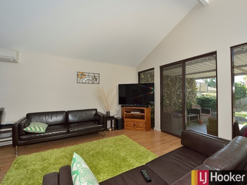 18 Mahogany Drive, Halls Head WA 6210