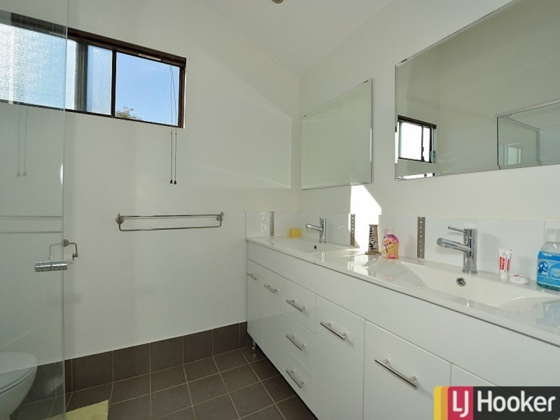18 Mahogany Drive, Halls Head WA 6210
