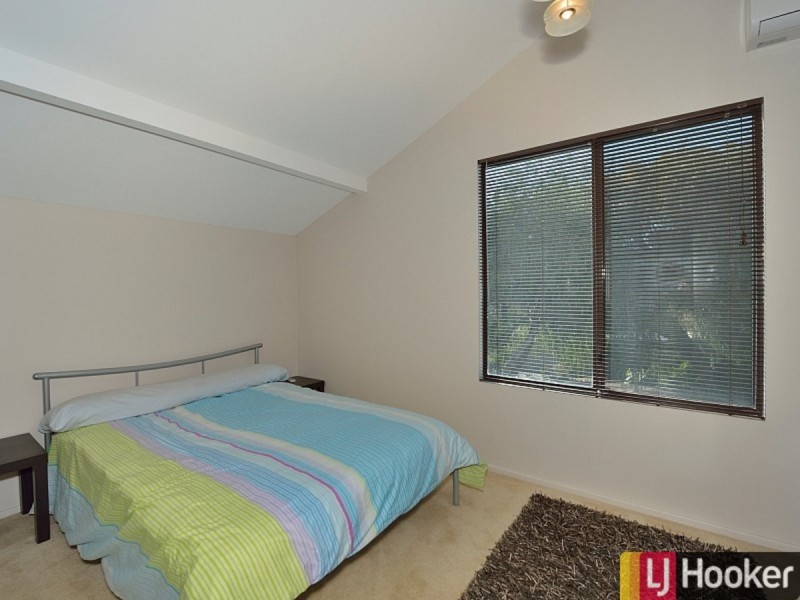 18 Mahogany Drive, Halls Head WA 6210