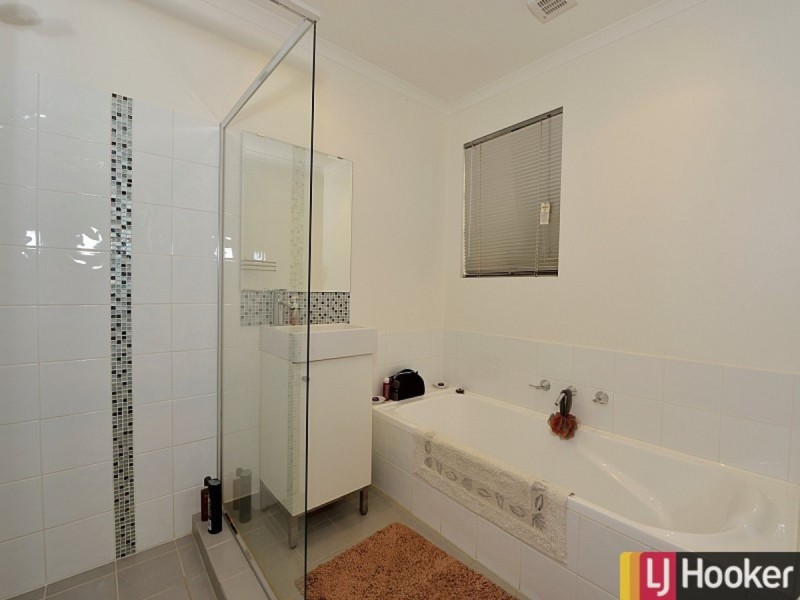 18 Mahogany Drive, Halls Head WA 6210
