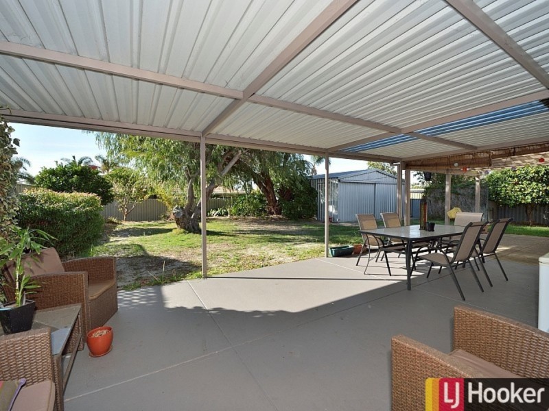 18 Mahogany Drive, Halls Head WA 6210