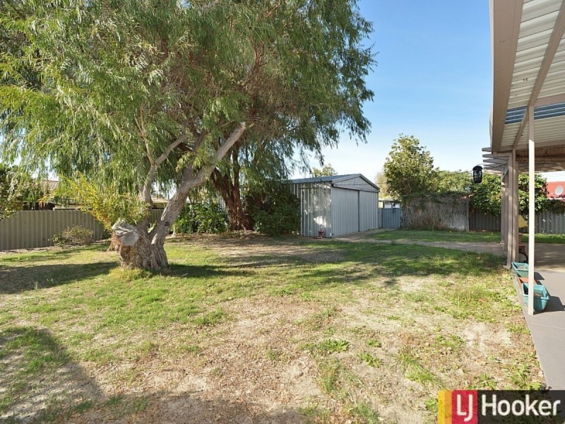 18 Mahogany Drive, Halls Head WA 6210