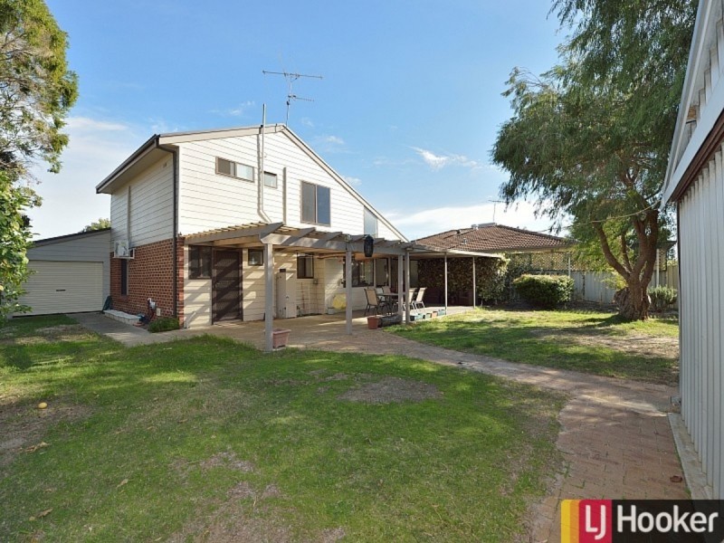 18 Mahogany Drive, Halls Head WA 6210