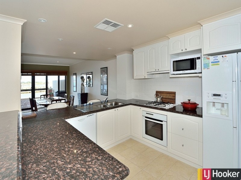 23/3 Piccolo Place, Halls Head WA 6210