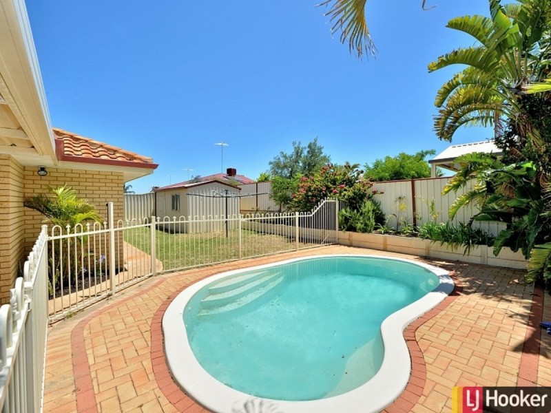 55 Floribunda Avenue, Halls Head WA 6210