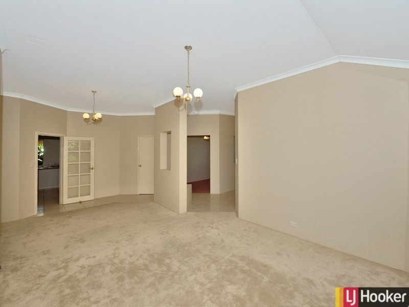 55 Floribunda Avenue, Halls Head WA 6210