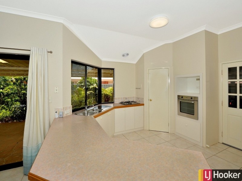 55 Floribunda Avenue, Halls Head WA 6210