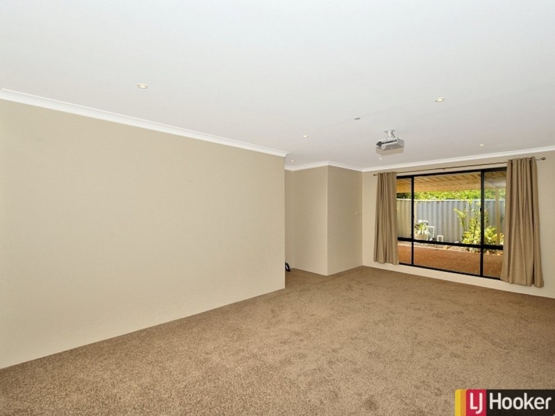 55 Floribunda Avenue, Halls Head WA 6210