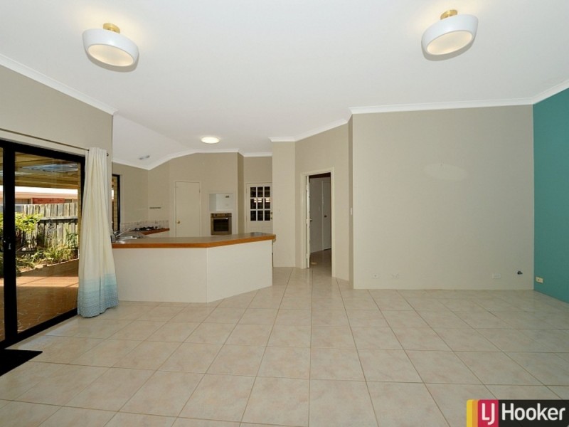 55 Floribunda Avenue, Halls Head WA 6210