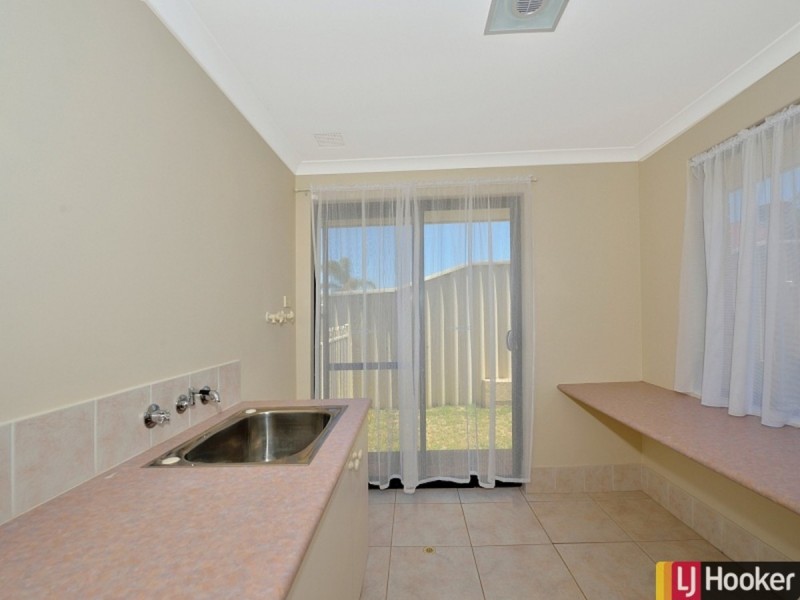 55 Floribunda Avenue, Halls Head WA 6210