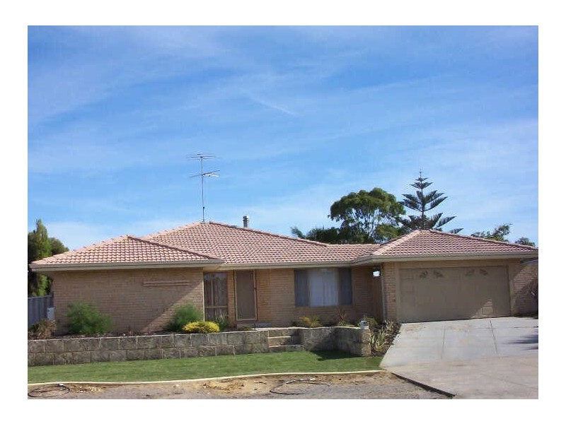 18 Magnolia Rise, Halls Head WA 6210