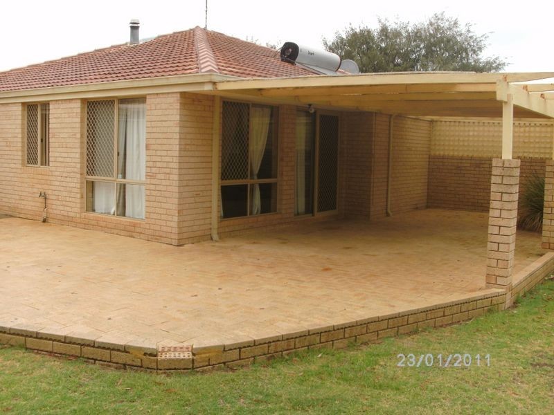 18 Magnolia Rise, Halls Head WA 6210