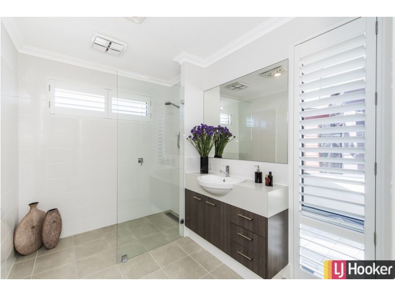 2 Fitzroy Close, Dudley Park WA 6210