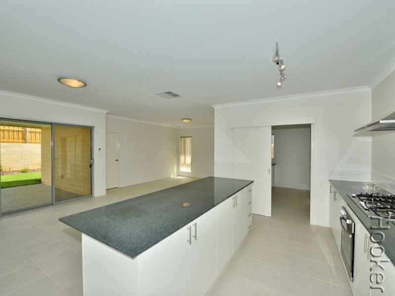 50 Torwood Edge, Halls Head WA 6210