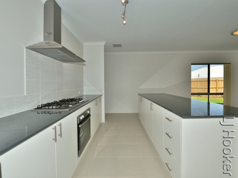 50 Torwood Edge, Halls Head WA 6210