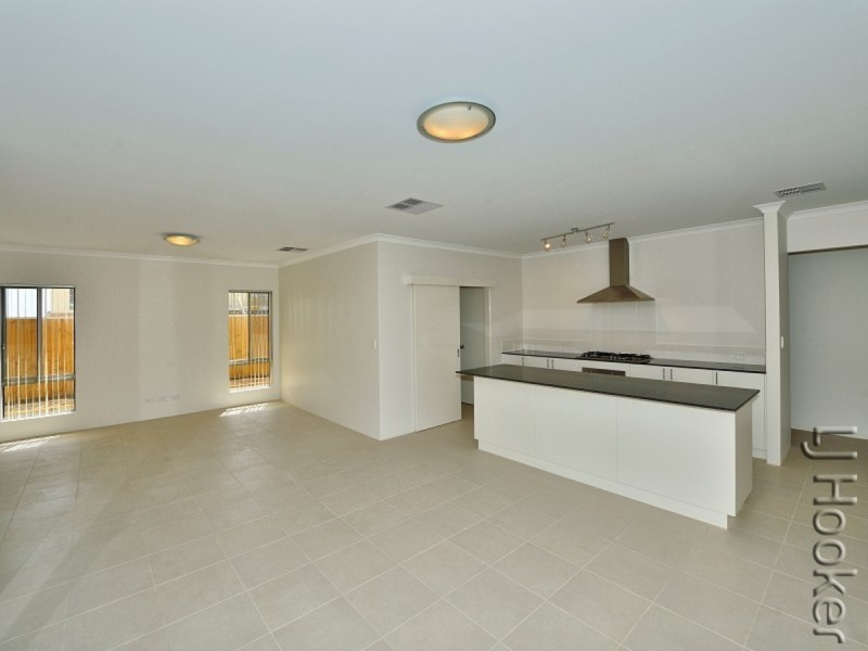 50 Torwood Edge, Halls Head WA 6210