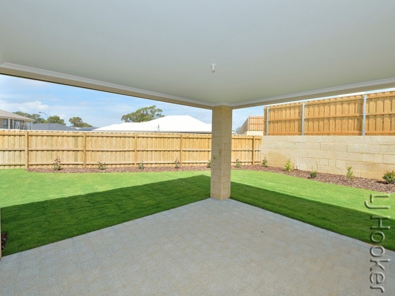 50 Torwood Edge, Halls Head WA 6210