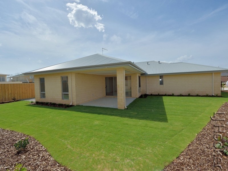 50 Torwood Edge, Halls Head WA 6210