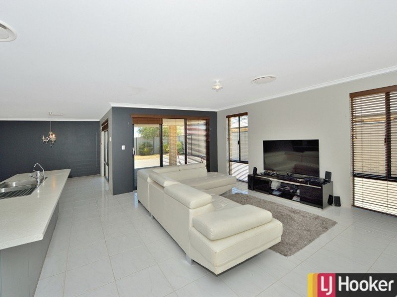 322 Pebble Beach Boulevard, Meadow Springs WA 6210