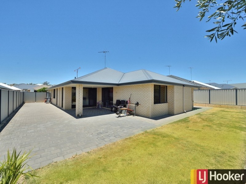 322 Pebble Beach Boulevard, Meadow Springs WA 6210