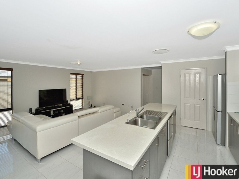 322 Pebble Beach Boulevard, Meadow Springs WA 6210