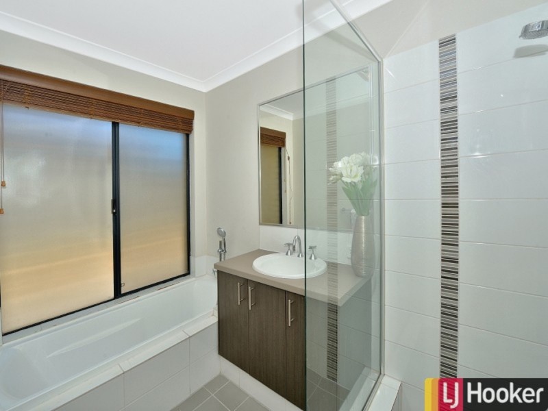 322 Pebble Beach Boulevard, Meadow Springs WA 6210